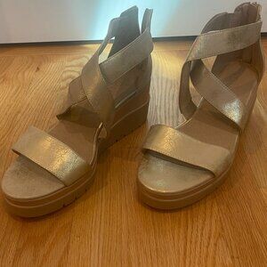 NEW/NEVER WORN: Naturalizer SOUL Goodtimes - Gold Faux Leather - 11W
